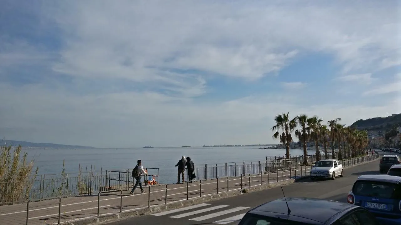 B&B La Paciota - Appartamento a 2 passi dal mare Messina Italia