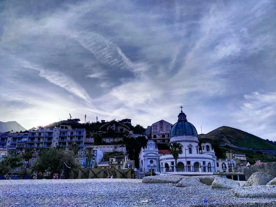 B&B La Paciota - Appartamento a 2 passi dal mare Messina Italia
